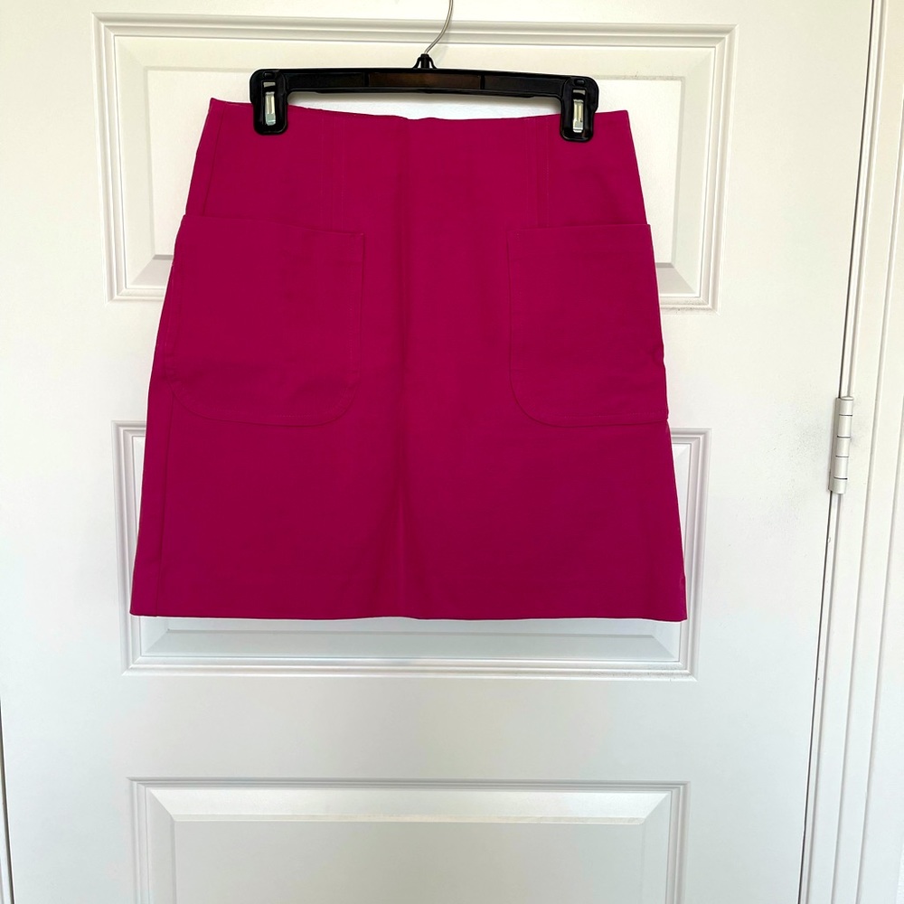 Loft brand mini skirt with pockets. Size 4